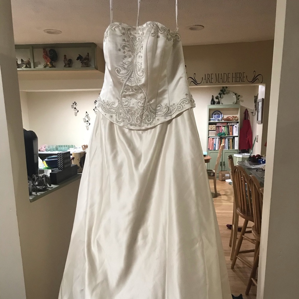 14W rumcolored Oleg Cassini Collection bridal gown